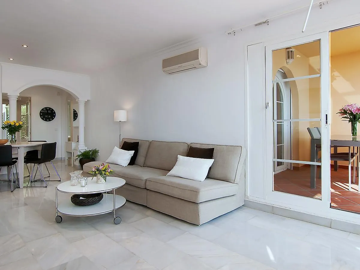 מארבלה Senorio De Aloha Apartahotel מלון דירות